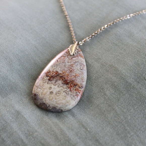 Vintage Polished Agate Teardrop Pendant and Chain - Picture 2 of 3